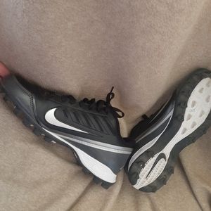 only worn ONCE. NIKE Cleats!